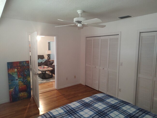 Building Photo - 997 Spinnaker Ct
