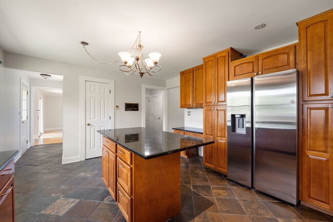 Building Photo - 1526 Carrol Ct