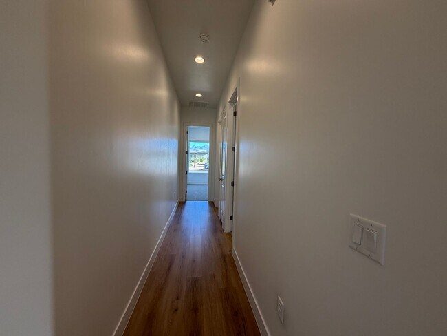 Building Photo - SPACIOUS PATIO HOME FOR RENT!