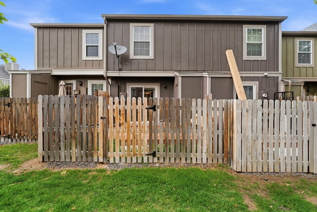 Building Photo - $2,140.95 with $300 off the first month's rent, 2 Beds - 2 Bath, Single Family Home in Centennial...