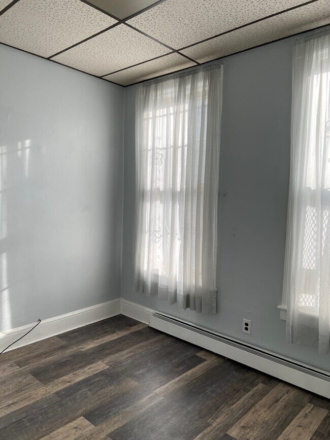 Building Photo - 19 Glenwood Ave