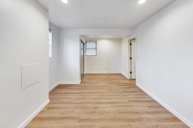 Building Photo - 2002 W Coulter St