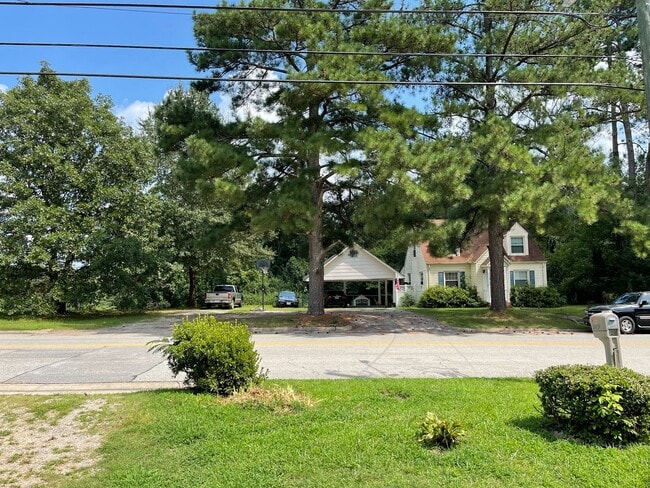 Building Photo - Your search ends here! Rent today!!