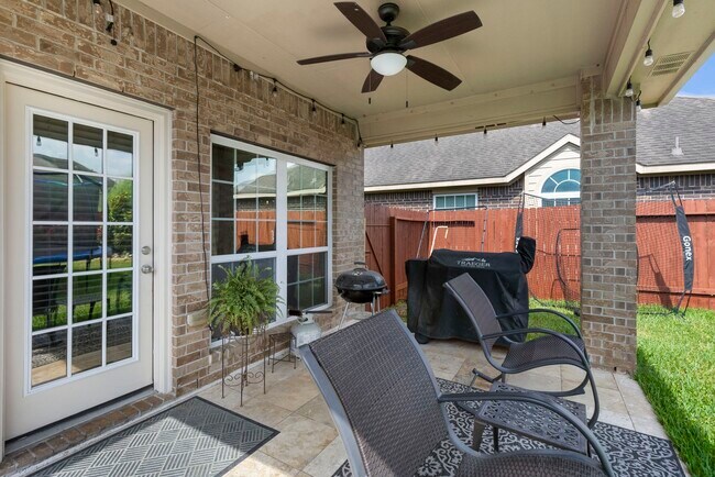 Building Photo - 6223 Pinewood Heights Dr