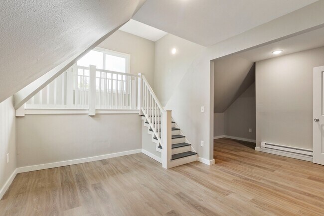 Building Photo - Charming 3BR Home in Heart of Tacoma - Mod...
