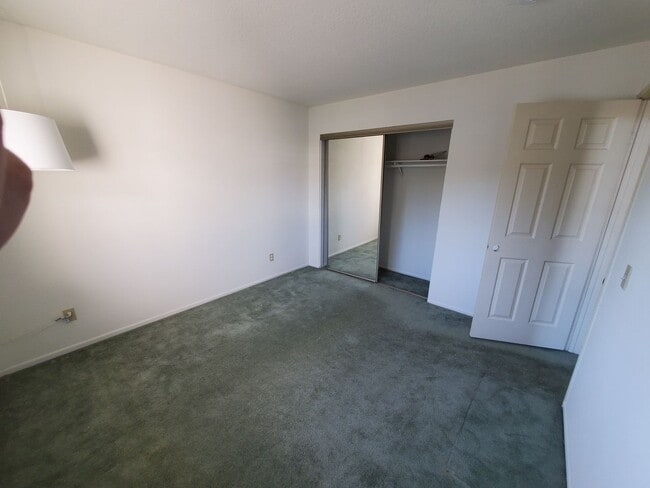 Building Photo - Beautiful Woodbridge/Lakeside Home for Lease!