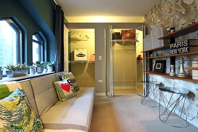 Building Photo - 188 W Randolph St