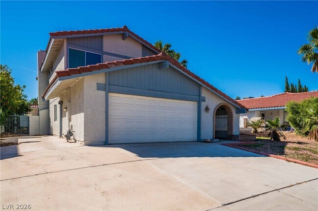 Building Photo - 8705 Isola Dr
