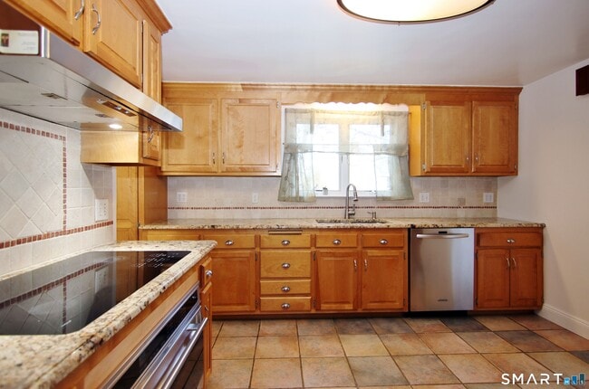 Building Photo - 37 Glen Ave