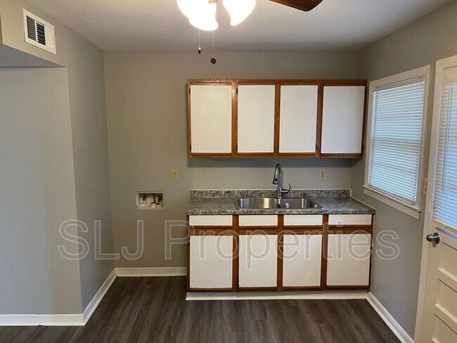 Building Photo - 10818 Grafton Hall Rd