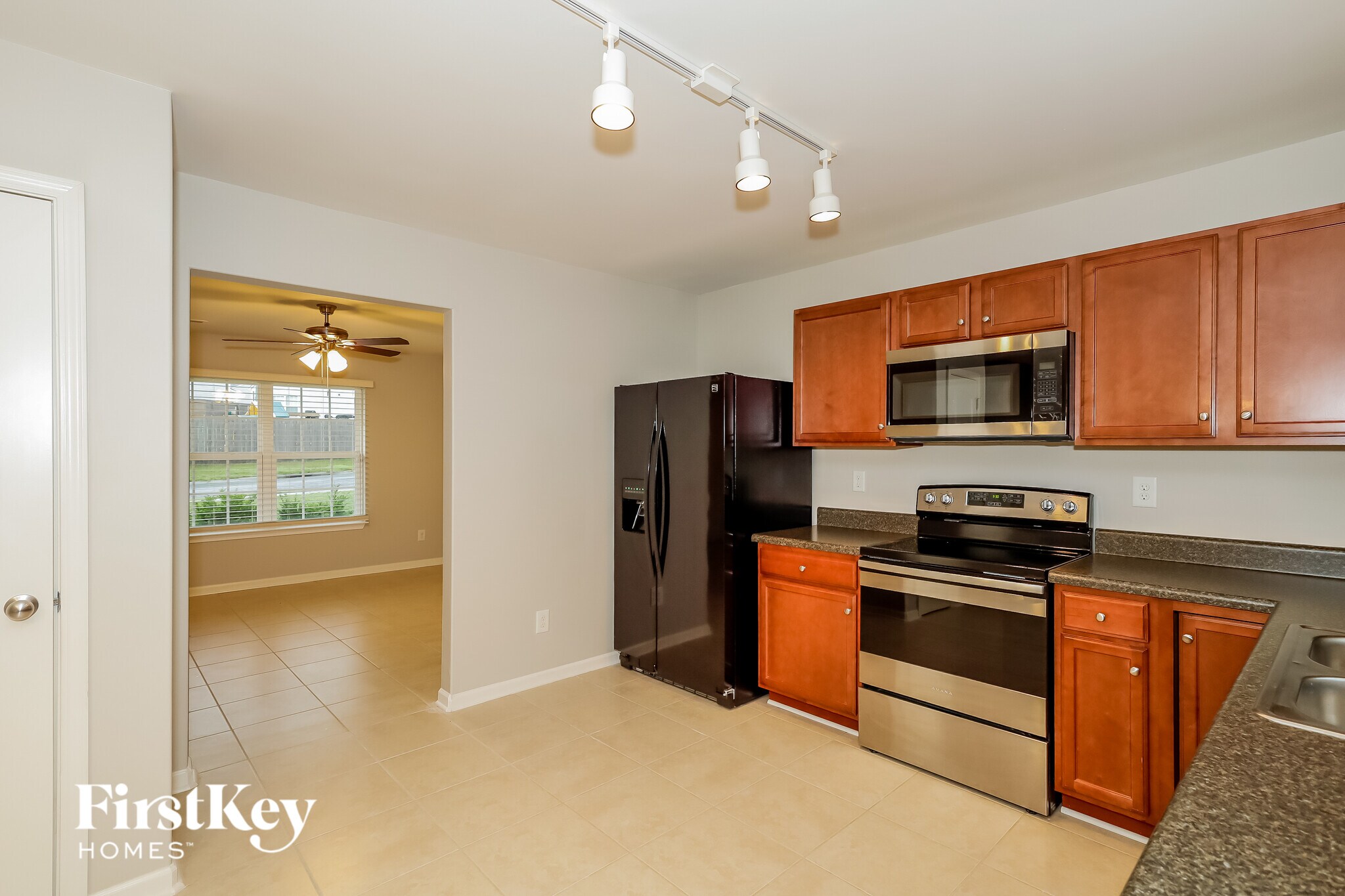 Building Photo - 913 Bolivia Dr