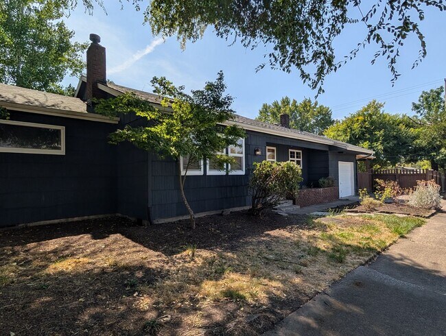Building Photo - 890 E 29th Ave