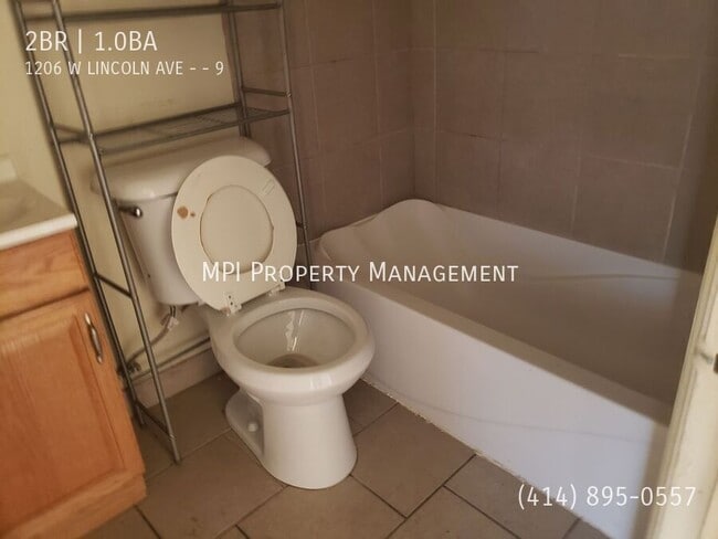 Building Photo - 1206 W Lincoln Ave