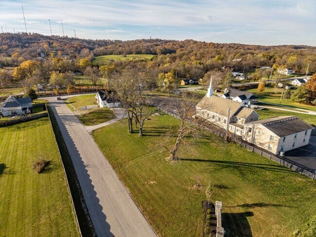 Building Photo - Furnished Country Home For Rent