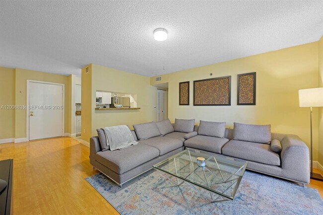 Building Photo - 19555 E Country Club Dr