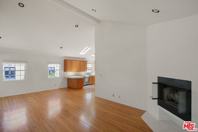 Building Photo - 2534 Wellesley Ave
