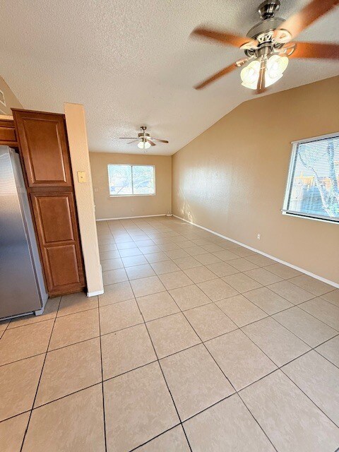 Building Photo - HOUSE FOR RENT