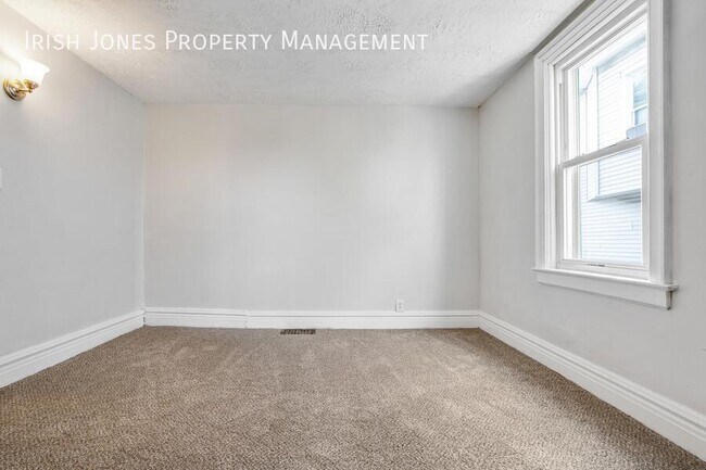 Building Photo - 935 Niagara St