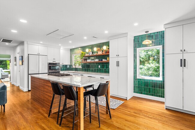 Building Photo - 10275 Oletha Ln