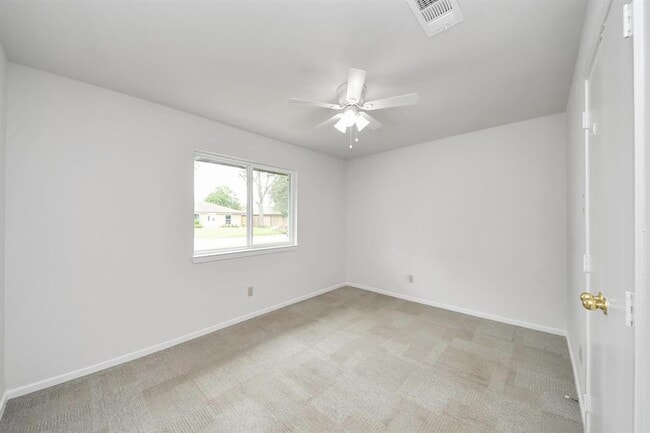Building Photo - 9615 Meadowvale Dr