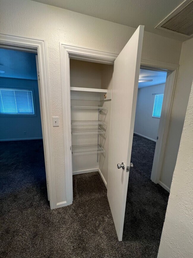 Building Photo - 4bd 3 bath