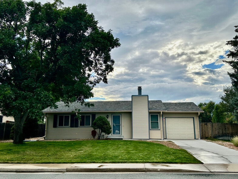 Primary Photo - 13225 Grove Way