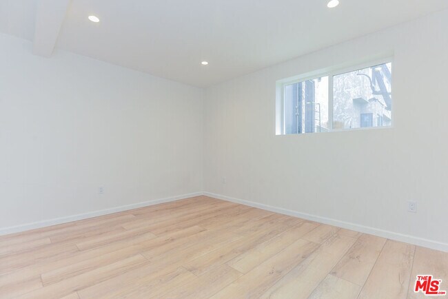 Building Photo - 1855 Euclid St