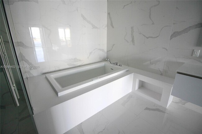 Building Photo - 5000 Island Estates Dr