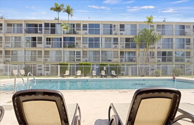 Building Photo - Makaha Surfside - One Bedroom