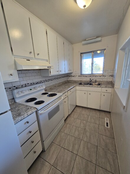 Building Photo - 47 Newport Cir