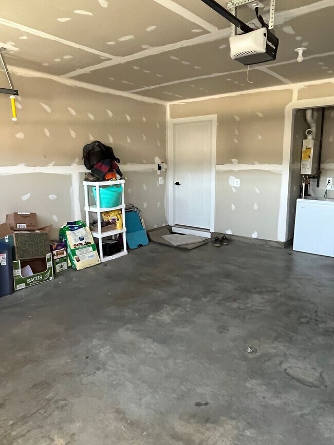 Building Photo - 3 bed 2 bath rental in Village Oaks Subdivision close proximity to Lake Monticello