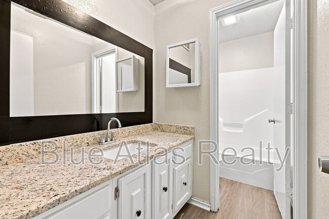 Building Photo - 8133 Foxfire Ln