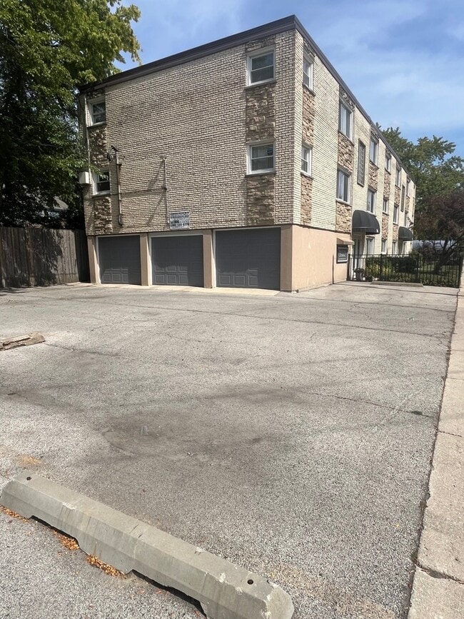 Building Photo - 7952 Madison St