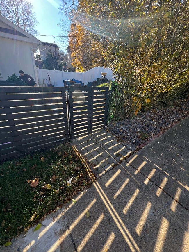 Building Photo - 236 Oak Terrace