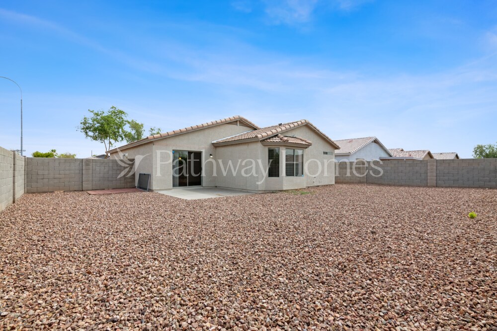 Building Photo - 8839 W Manzanita Dr