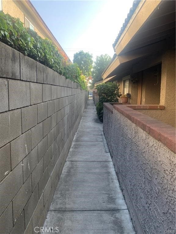 Building Photo - 521 W Duarte Rd