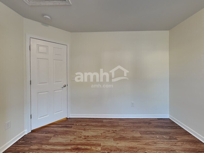 Building Photo - 1861 Cottage Grove Way