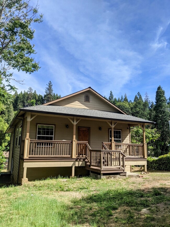 Building Photo - 405 E Main St