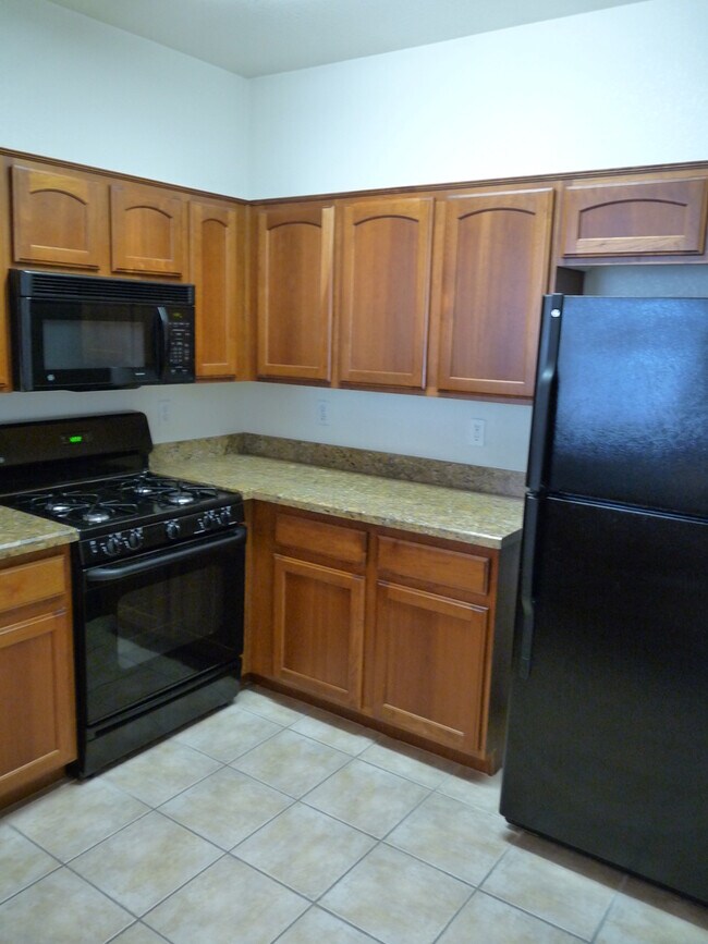 Building Photo - GATED 2 BEDROOM, 2 BATH CONDO IN JASMINE RANCH COMMUNITY