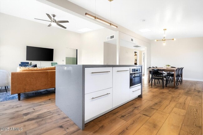 Building Photo - 2307 N 51st Pl