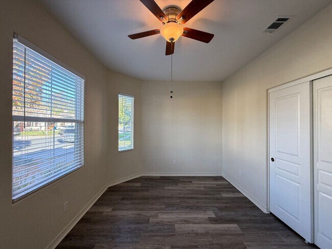 Building Photo - Beautiful Bradley Square Single Story Home With Easy Access to Shopping/101 Frwy