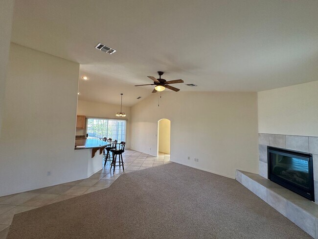 Building Photo - Beautiful 3 Bed / 2 Bath Home Backing to Cerbat Cliffs Golf Course!