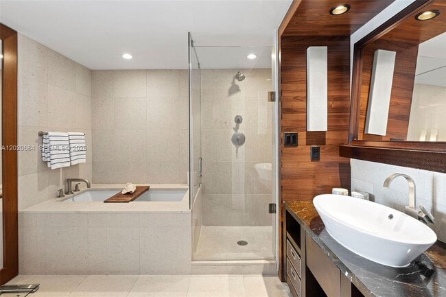 Building Photo - 6801 Collins Ave