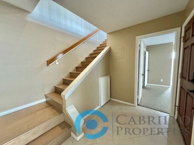 Building Photo - 1070 Felspar St