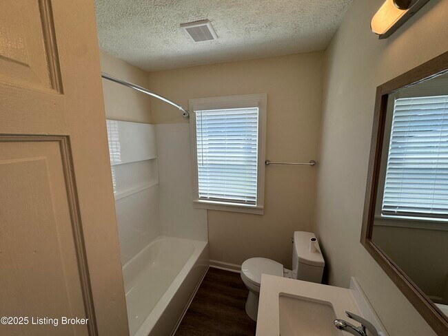Building Photo - 3912 Massie Ave