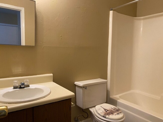 Building Photo - 124 Westscott Dr