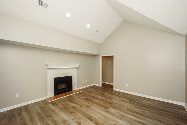 Building Photo - 540 Hillsdale Dr