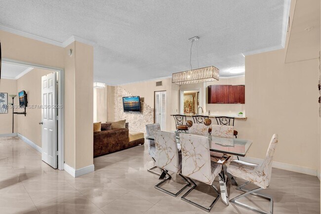 Building Photo - 17100 N Bay Rd