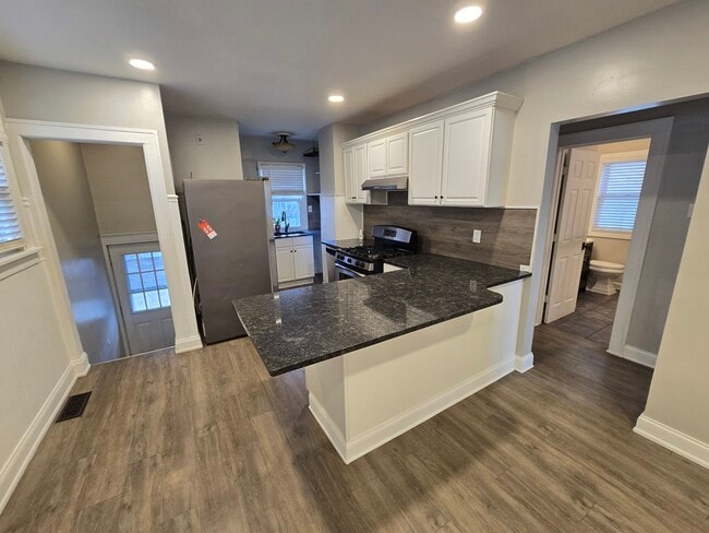 Building Photo - 185 Pick Ave