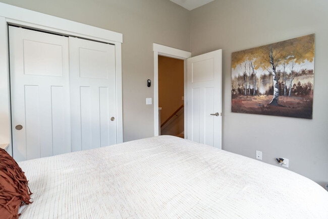 Building Photo - 278 Mountain Willow Dr